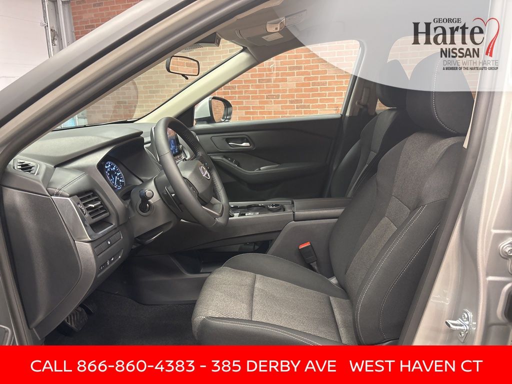 2025 Nissan Rogue SV photo 3