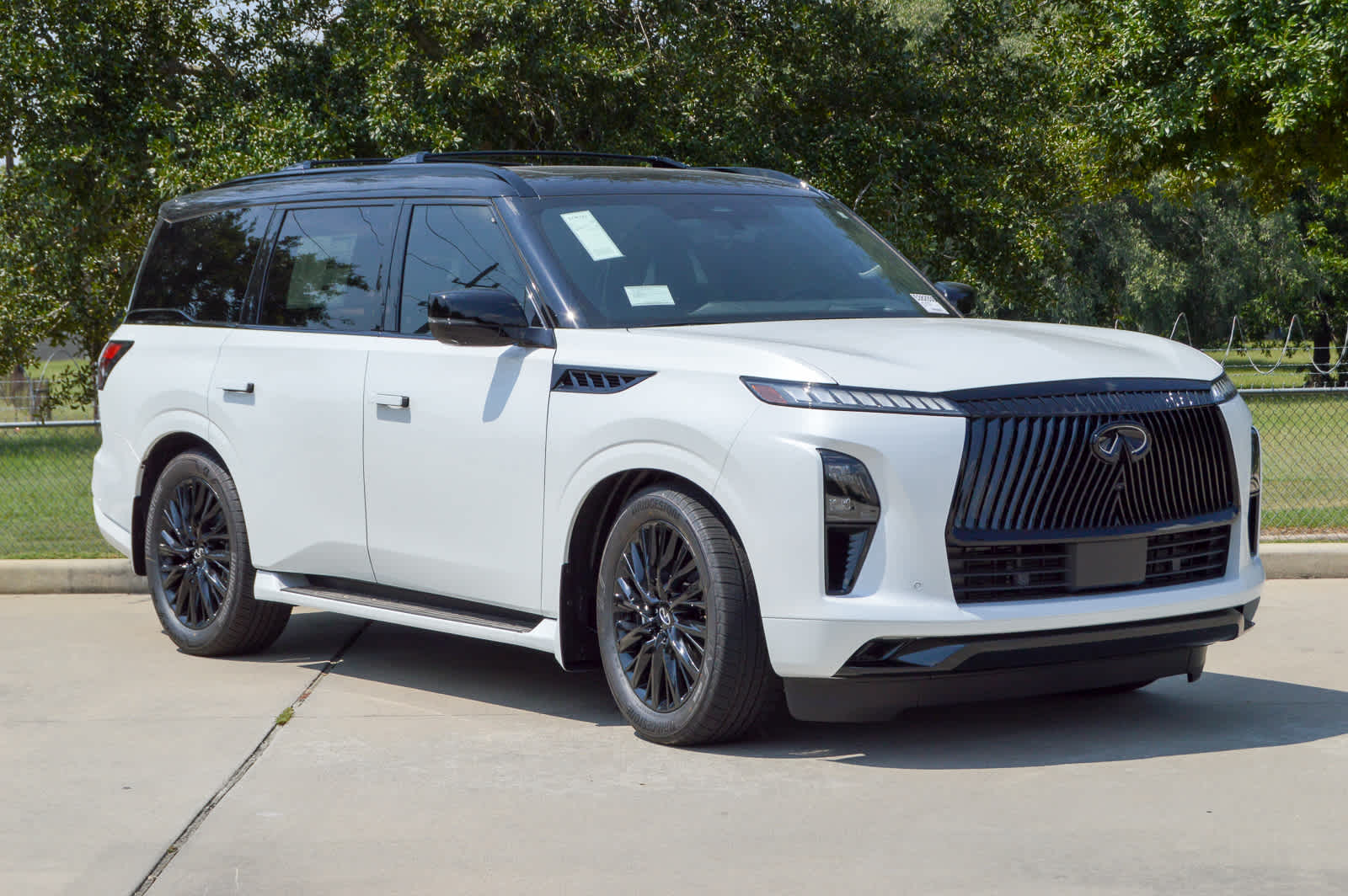 2026 Infiniti QX80 photo 2