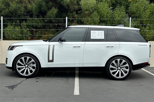 2025 Land Rover Range Rover SE photo 2