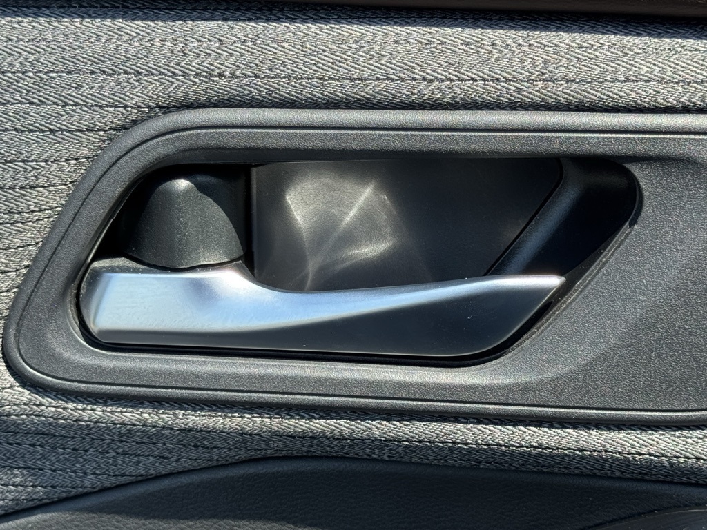 2022 Nissan Rogue SV photo 9