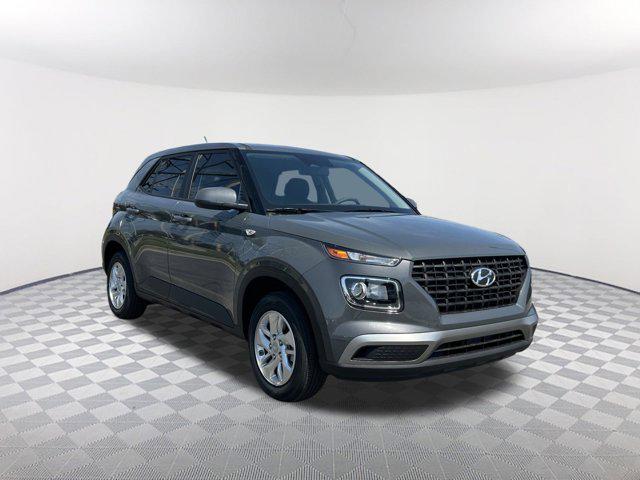 2025 Hyundai Venue SE photo 3