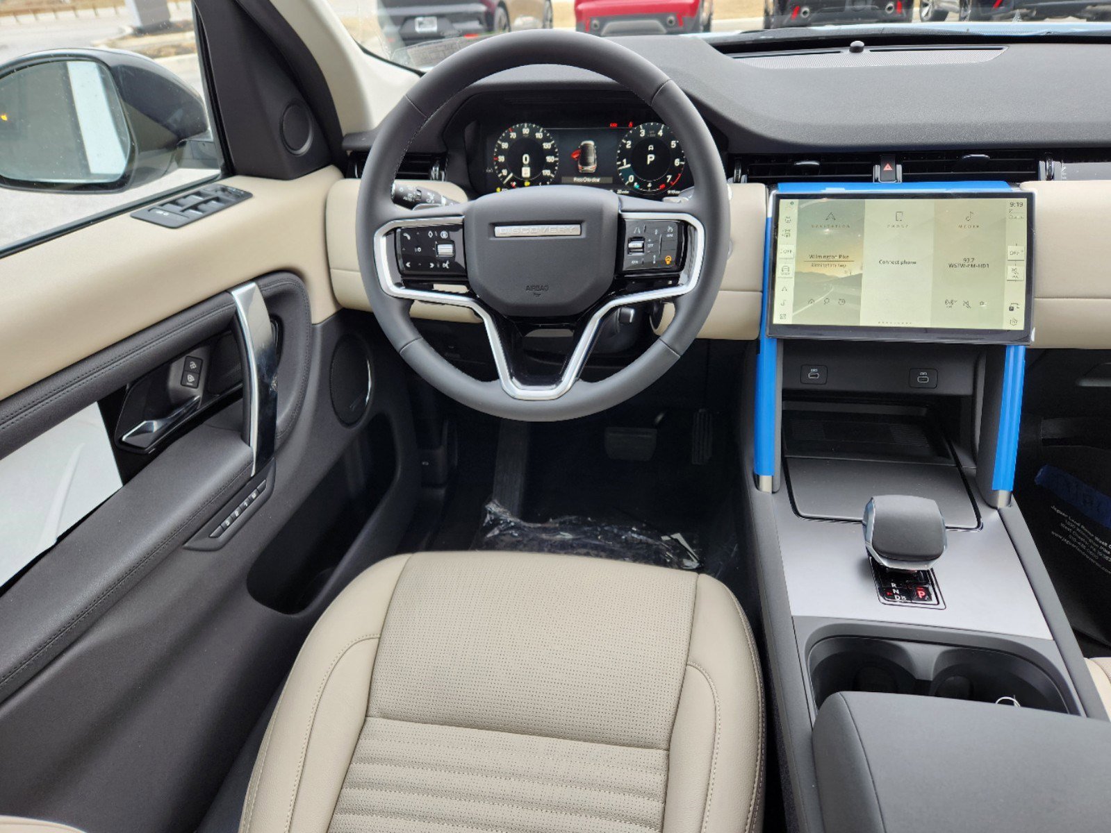 2025 Land Rover Discovery Sport S photo 12