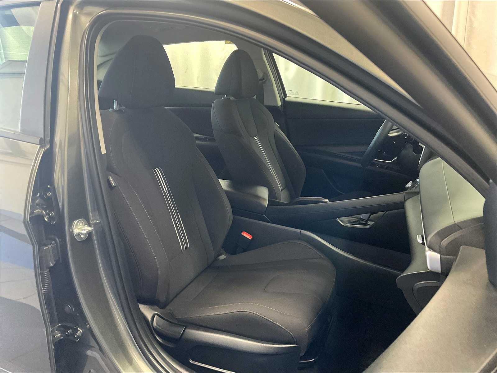 2024 Hyundai Elantra SEL photo 11