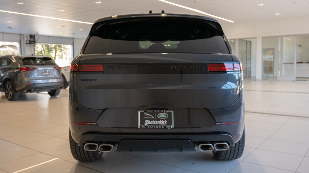 2025 Land Rover Range Rover Sport SE photo 6