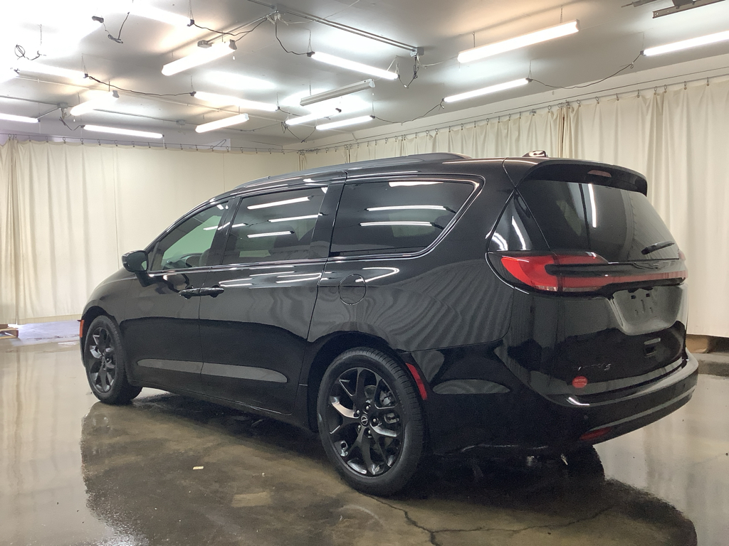 2026 Chrysler Pacifica photo 7