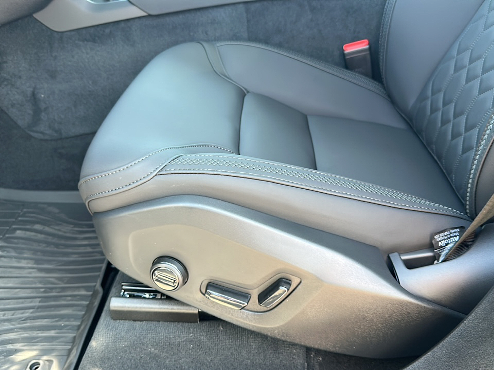 2026 Volvo XC90 AWD Plus photo 4