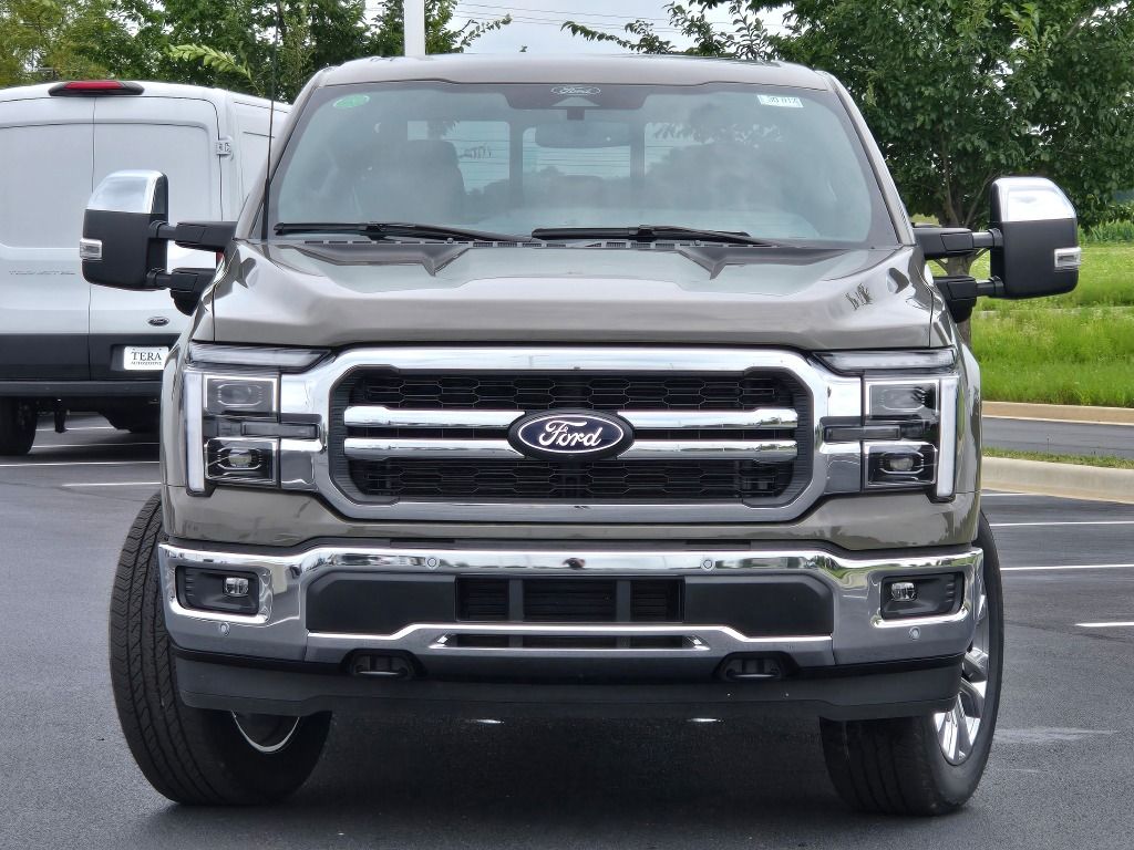 2025 Ford F-150 Lariat photo 2