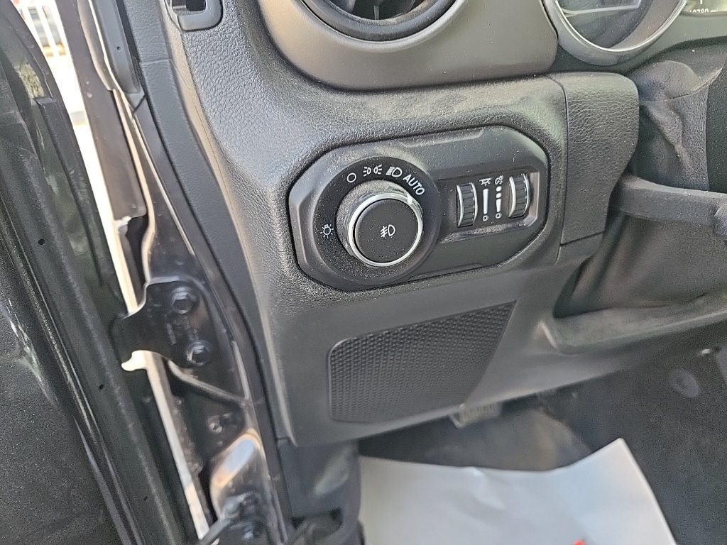 Used 2018 Gray Jeep Unlimited Sport S image 14