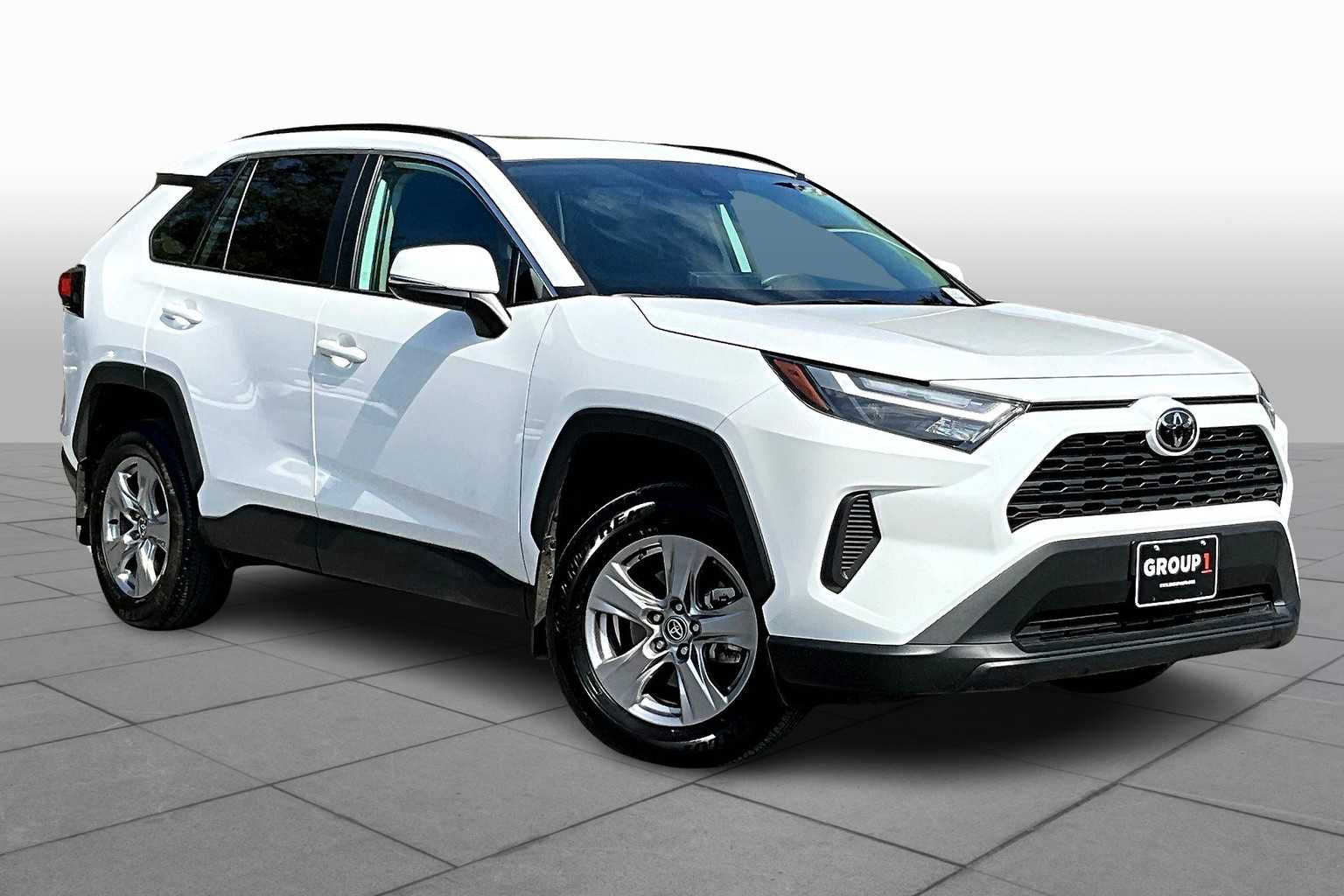 2025 Toyota RAV4 XLE photo 2