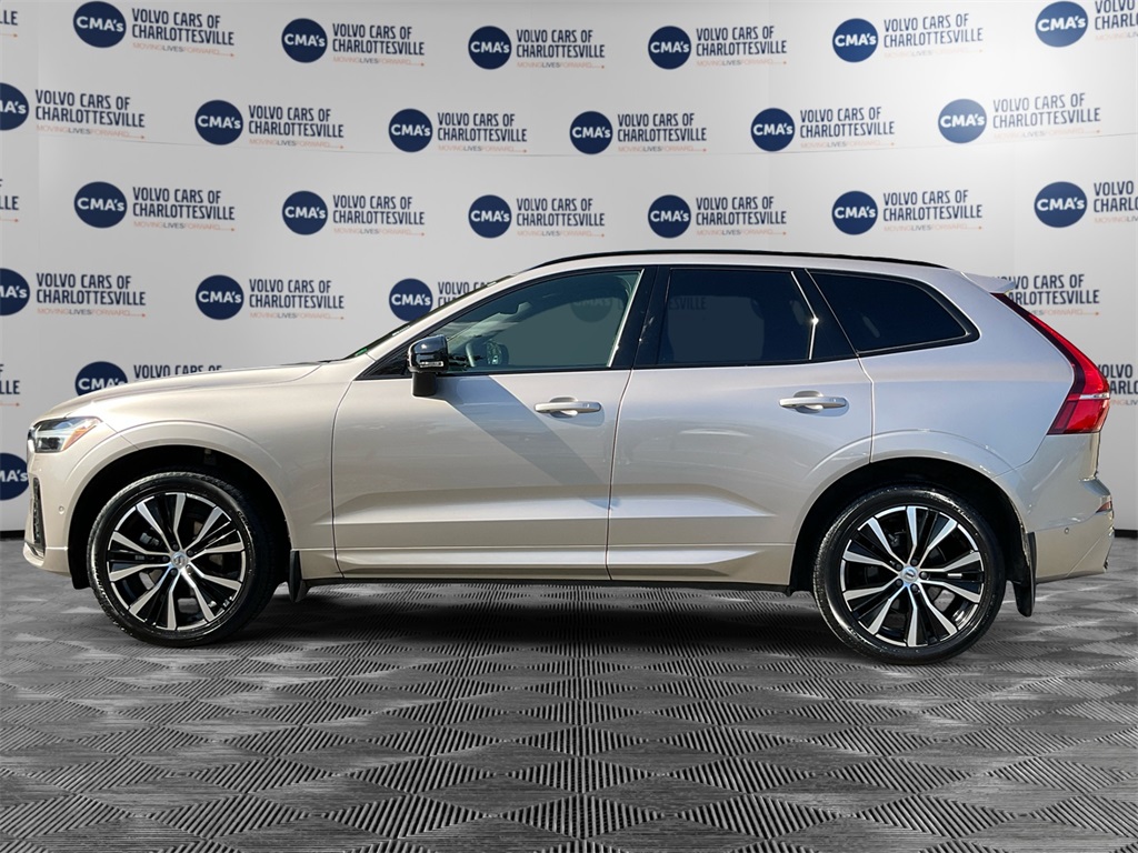 2024 Volvo XC60 B5 Plus photo 2
