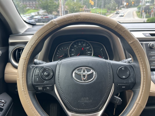 2015 Toyota RAV4 XLE photo 11