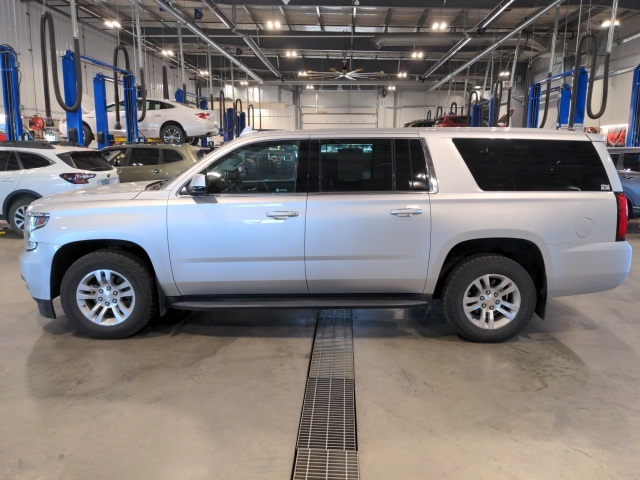 2017 Chevrolet Suburban LS photo 4