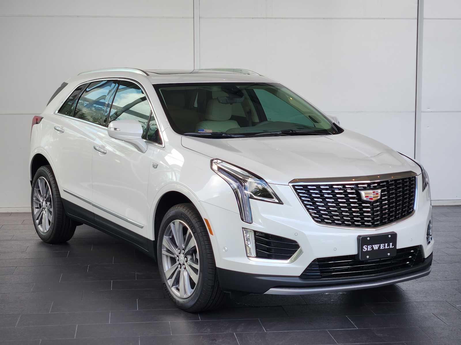 2025 Cadillac XT5 Premium Luxury photo 2