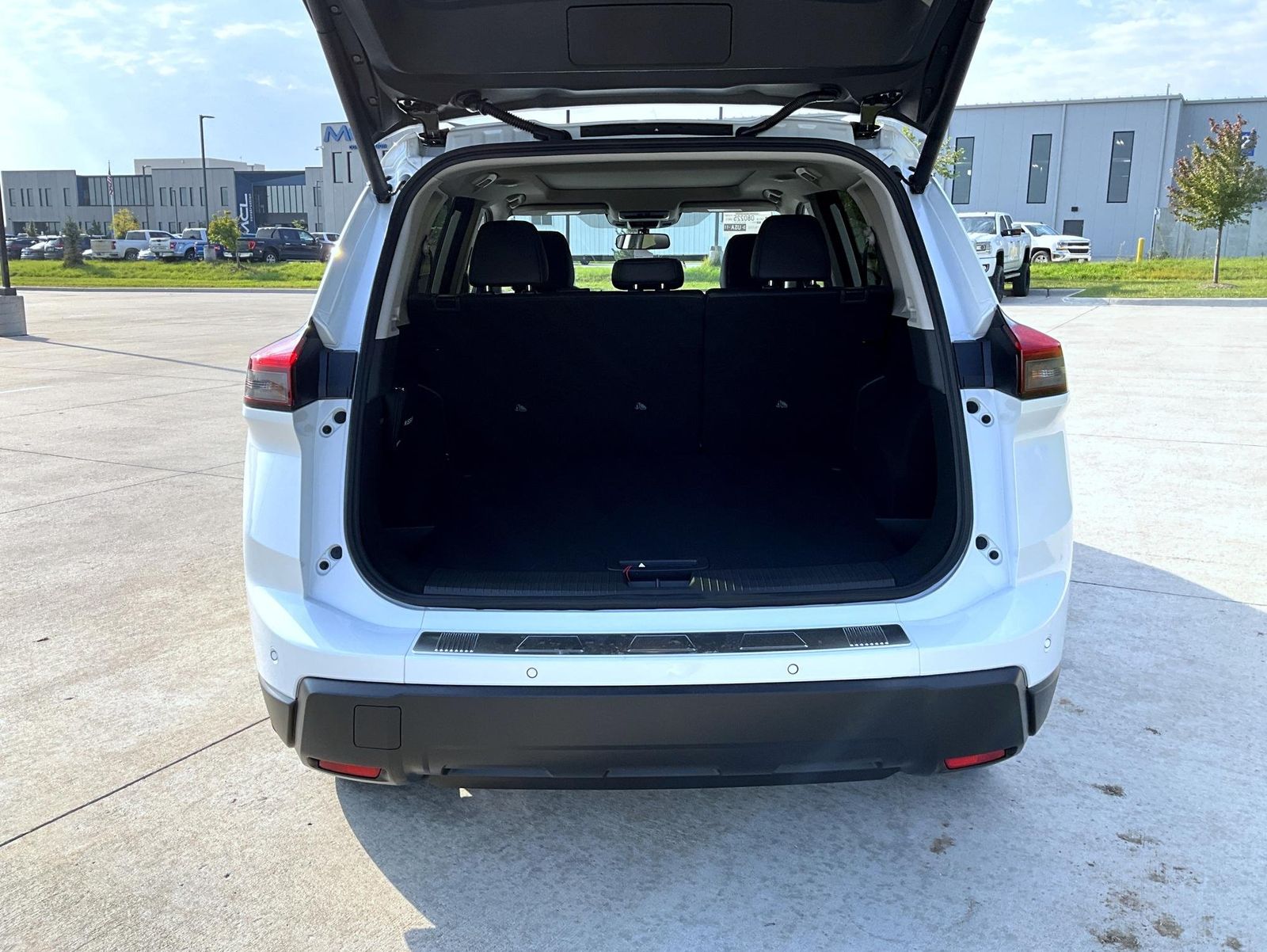 2026 Nissan Rogue SV photo 8