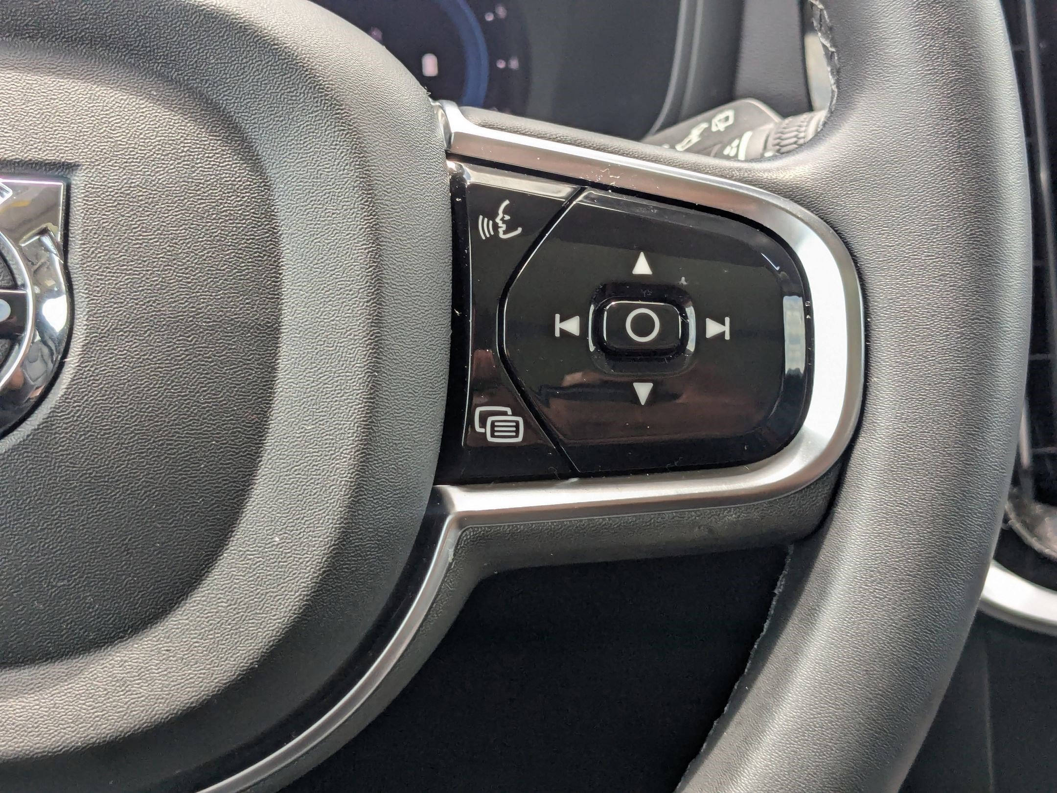 2023 Volvo V60 Cross Country B5 Plus photo 16