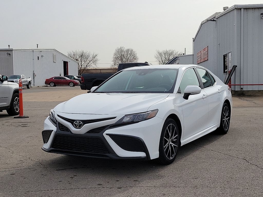 2024 Toyota Camry SE photo 2