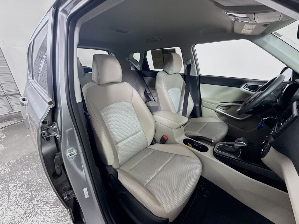 2022 Kia Soul LX photo 22