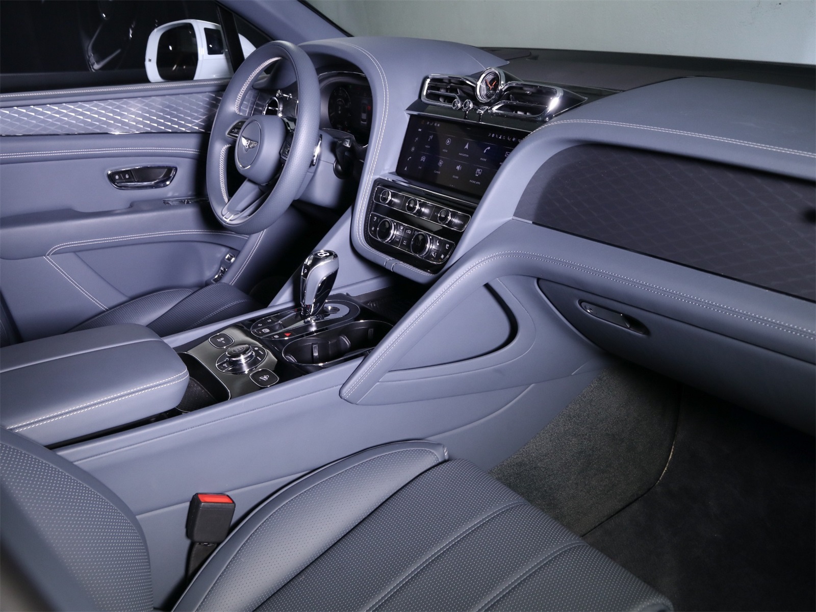 2024 Bentley Bentayga EWB photo 2