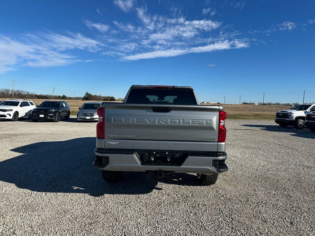 2023 Chevrolet Silverado 1500 Custom photo 3