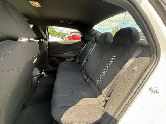 2025 Hyundai Elantra SEL Sport photo 12
