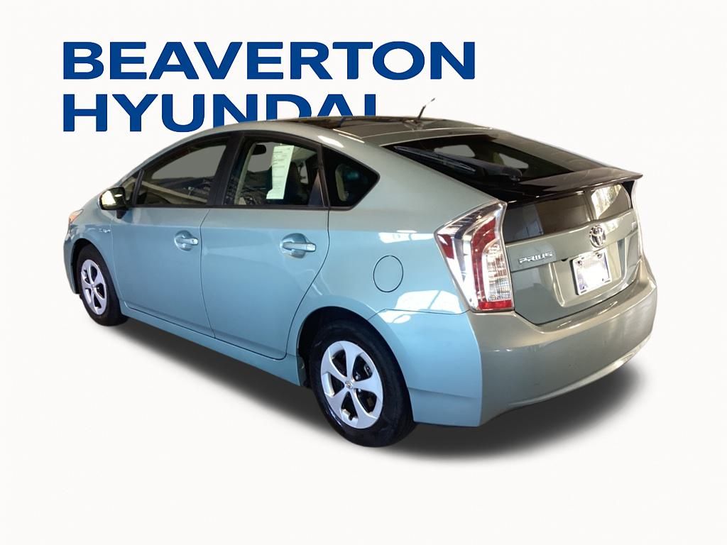 2014 Toyota Prius Four photo 4