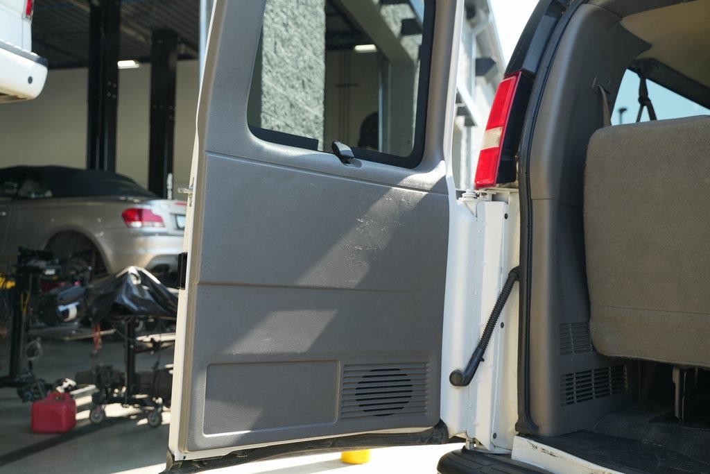 2017 Chevrolet Express 3500 LT photo 30