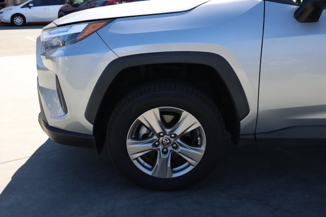 2022 Toyota RAV4 XLE photo 9