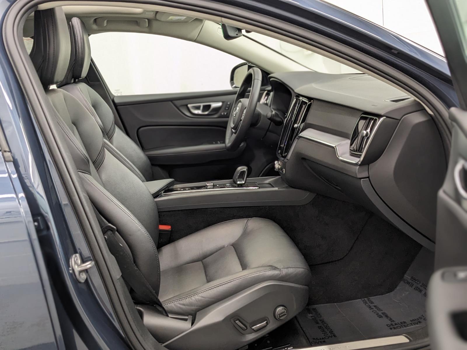 2025 Volvo S60 Core photo 16