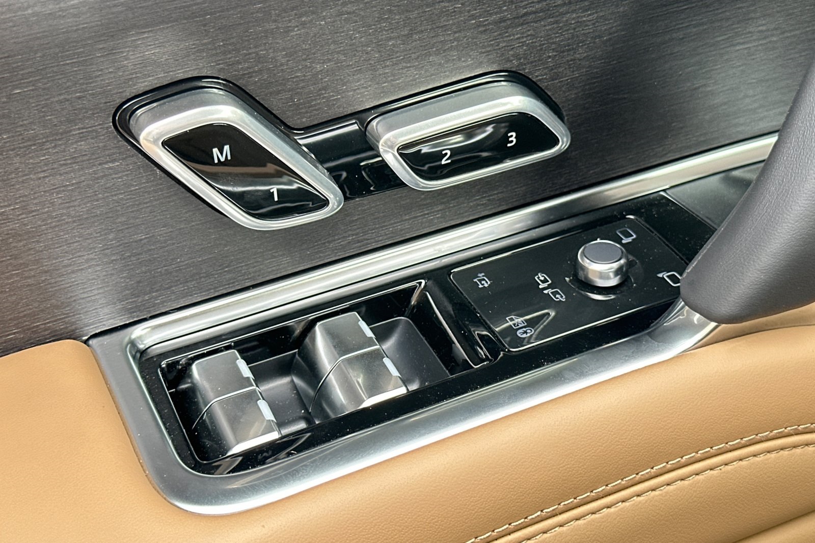 2025 Land Rover Range Rover SE photo 10