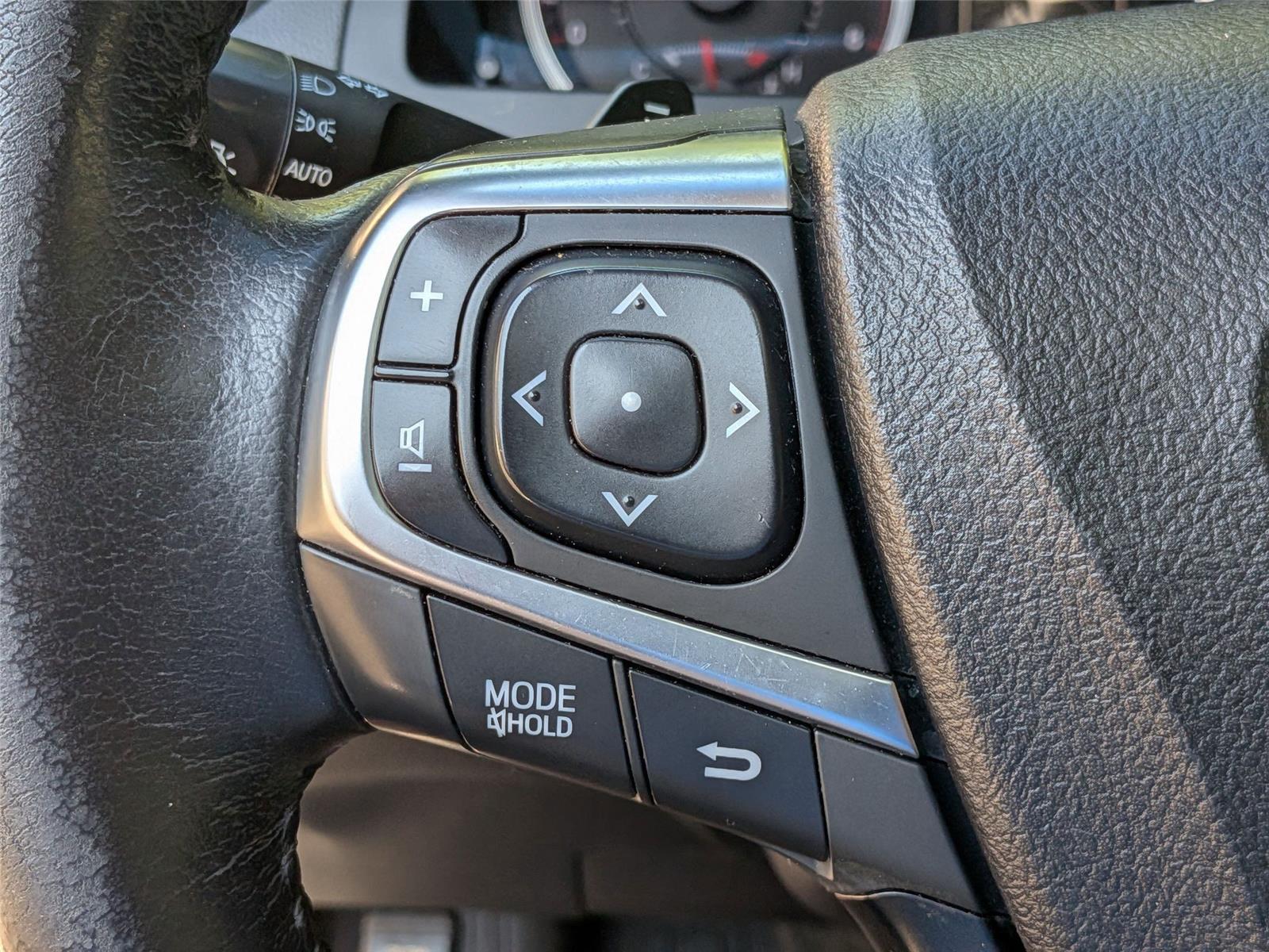 2015 Toyota Camry XSE photo 17