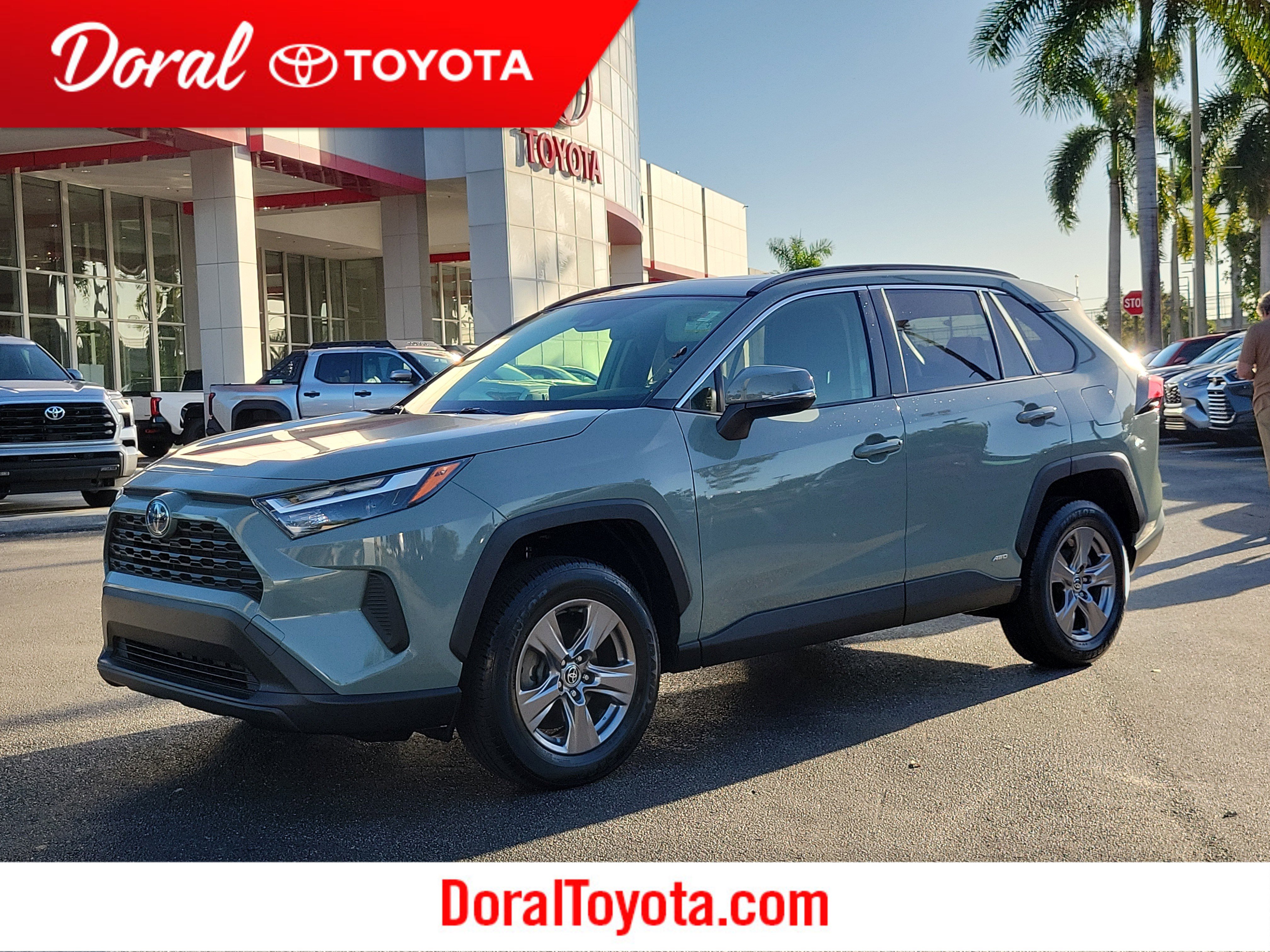 2023 Toyota RAV4 XLE's photo