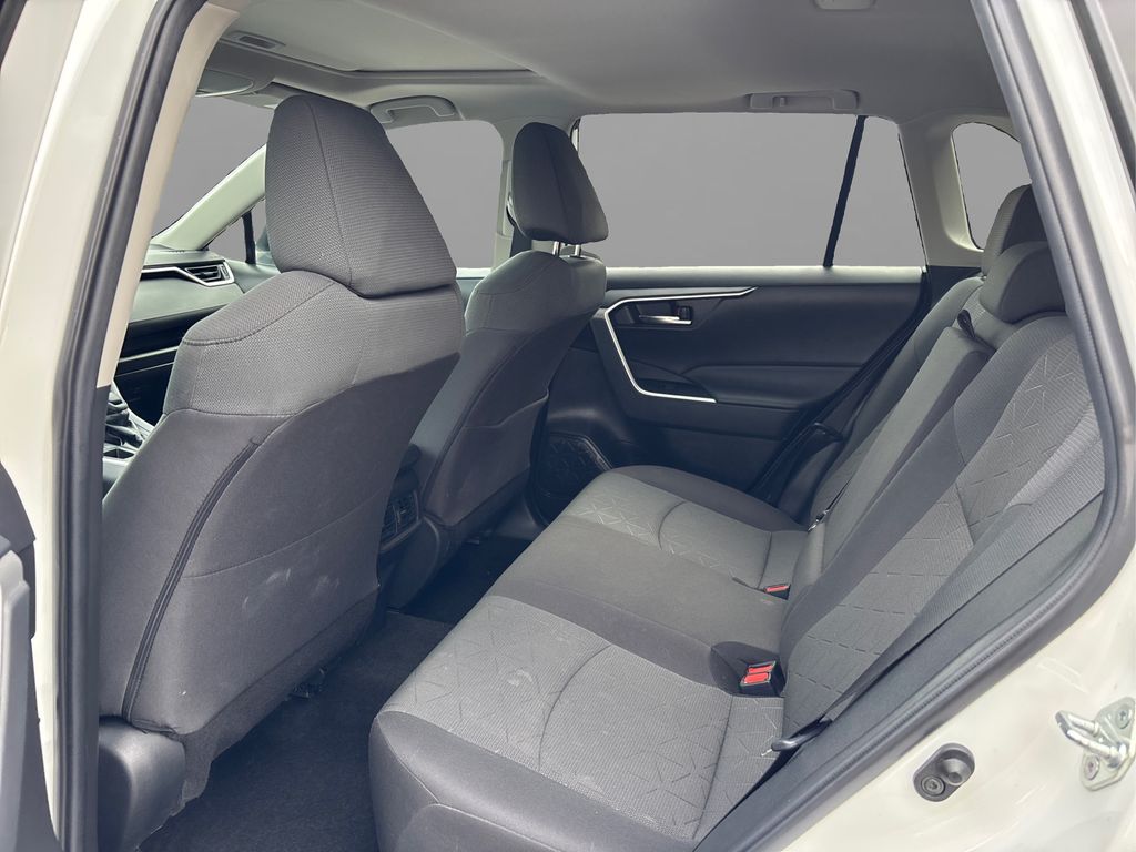 2022 Toyota RAV4 XLE photo 8