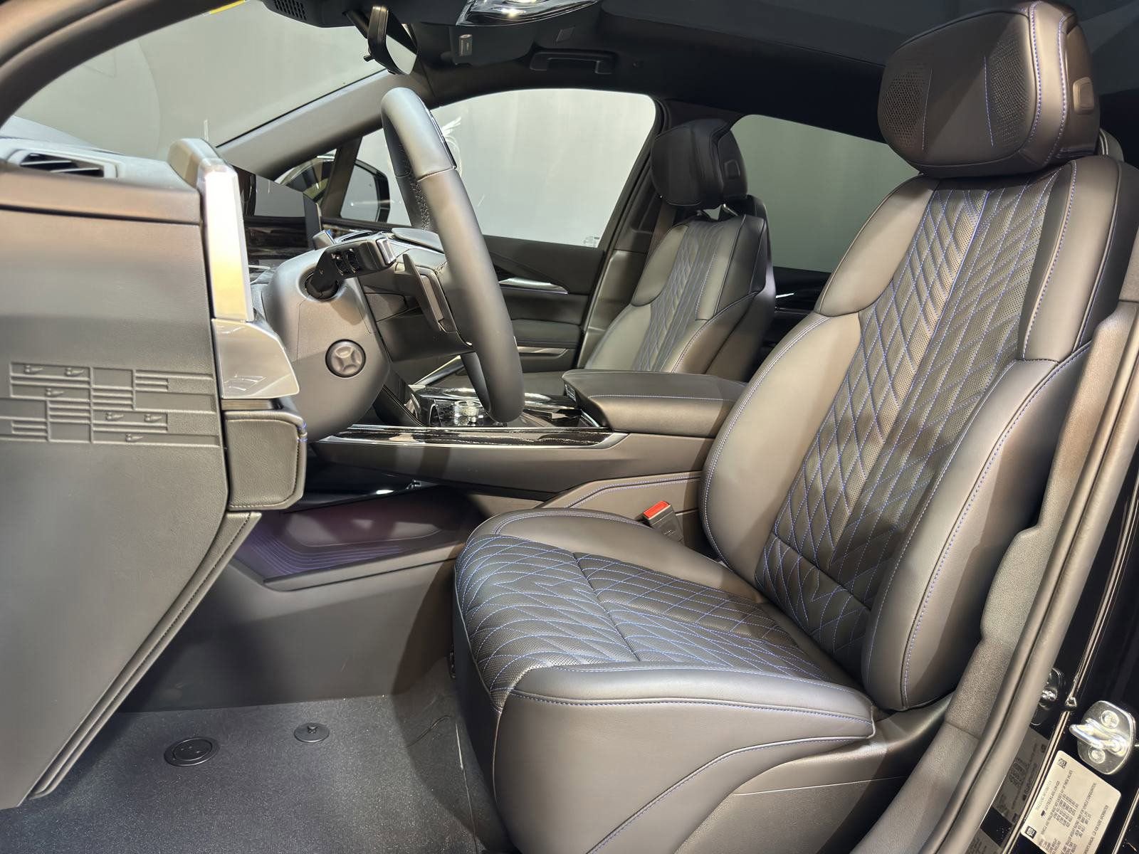 2025 Cadillac Escalade IQ Luxury photo 4