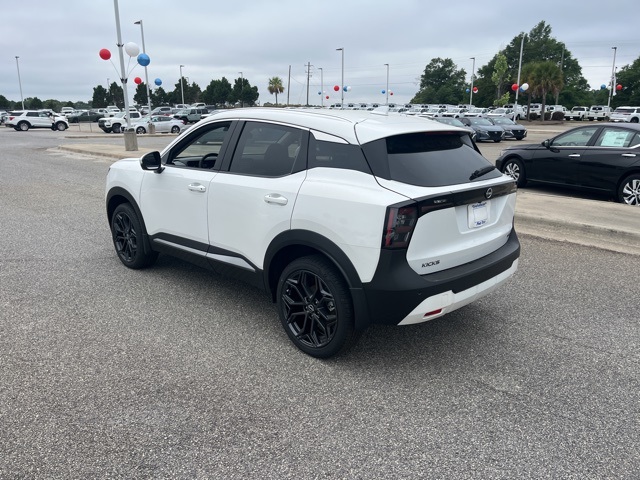 2025 Nissan Kicks SR photo 4