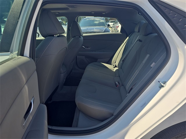2025 Hyundai Elantra SEL Convenience photo 21