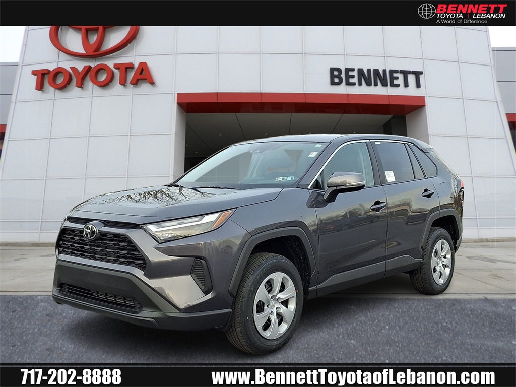 2025 Toyota RAV4 LE's photo