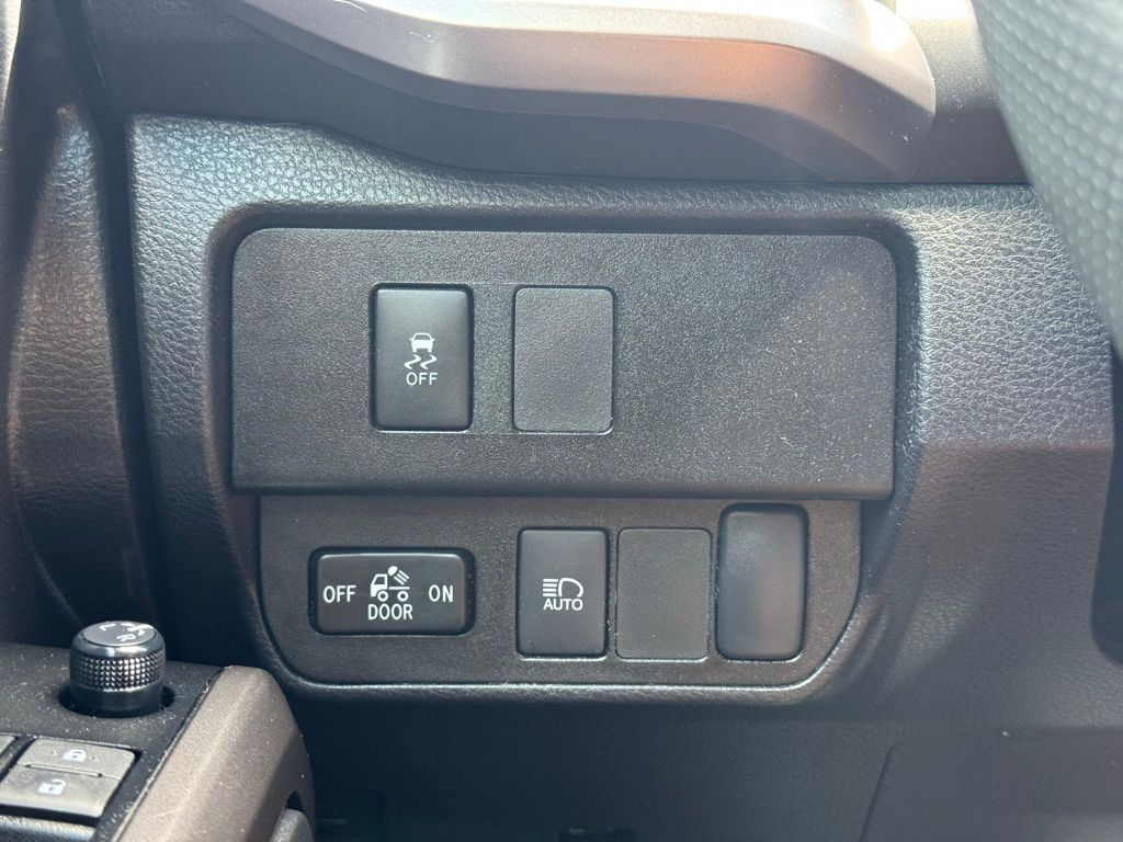 2023 Toyota Tacoma SR5 V6 photo 21