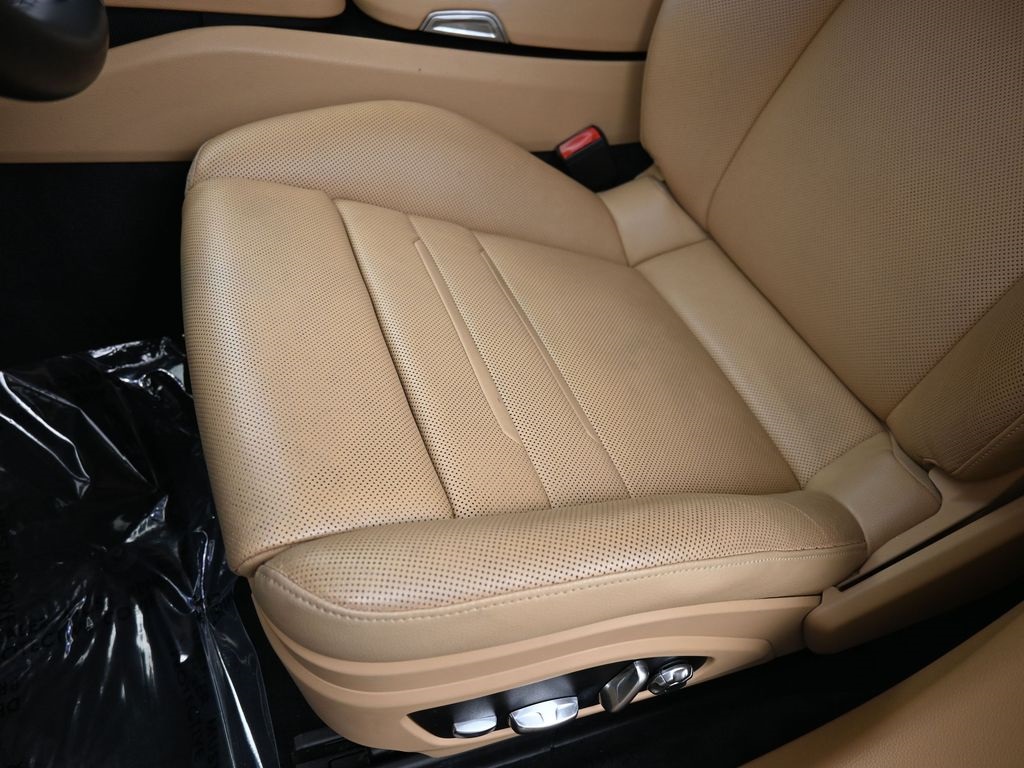 2019 Porsche Panamera Base photo 21