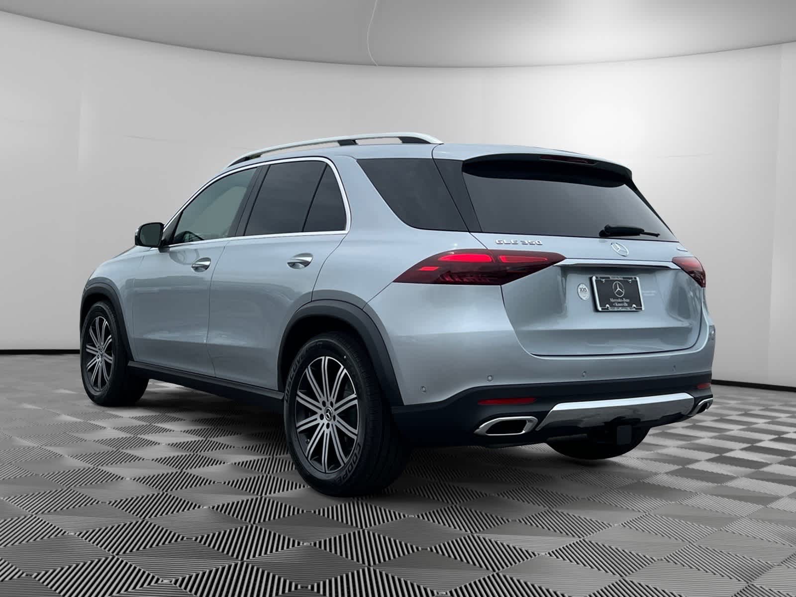 2025 Mercedes Benz GLE 350 4MATIC photo 2