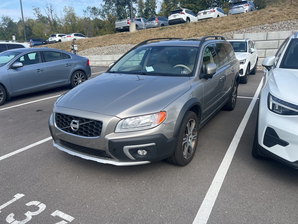 2015 Volvo XC70 T6 Premier Plus photo 2