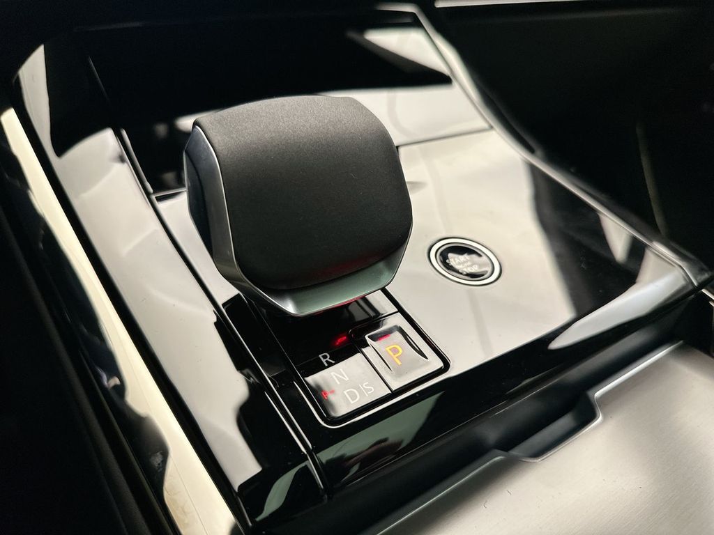 2025 Land Rover Range Rover Sport SE photo 11