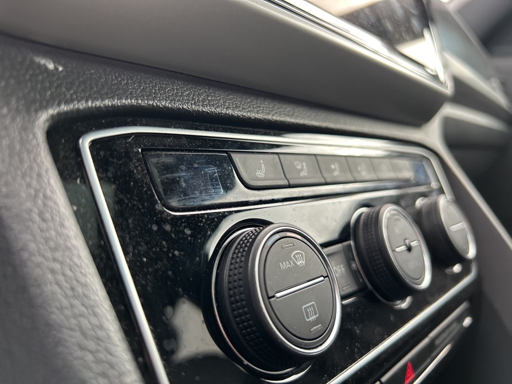 2023 Volkswagen Atlas Cross Sport SEL photo 3