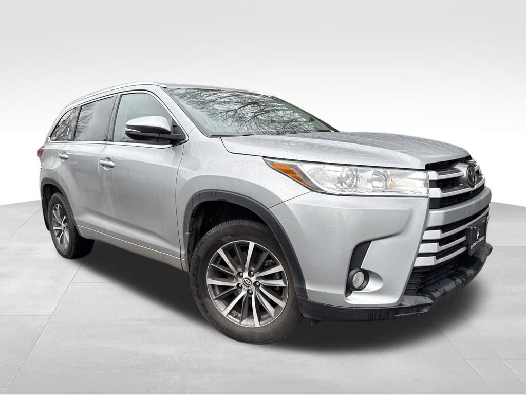 2017 Toyota Highlander XLE's photo