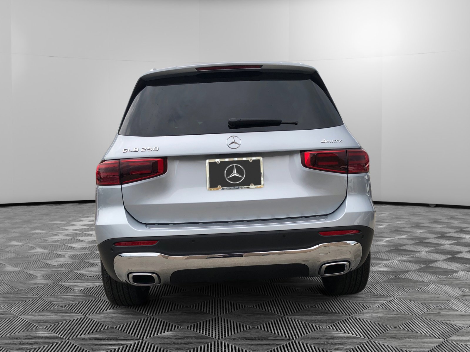 2025 Mercedes Benz GLB 250 4MATIC photo 4