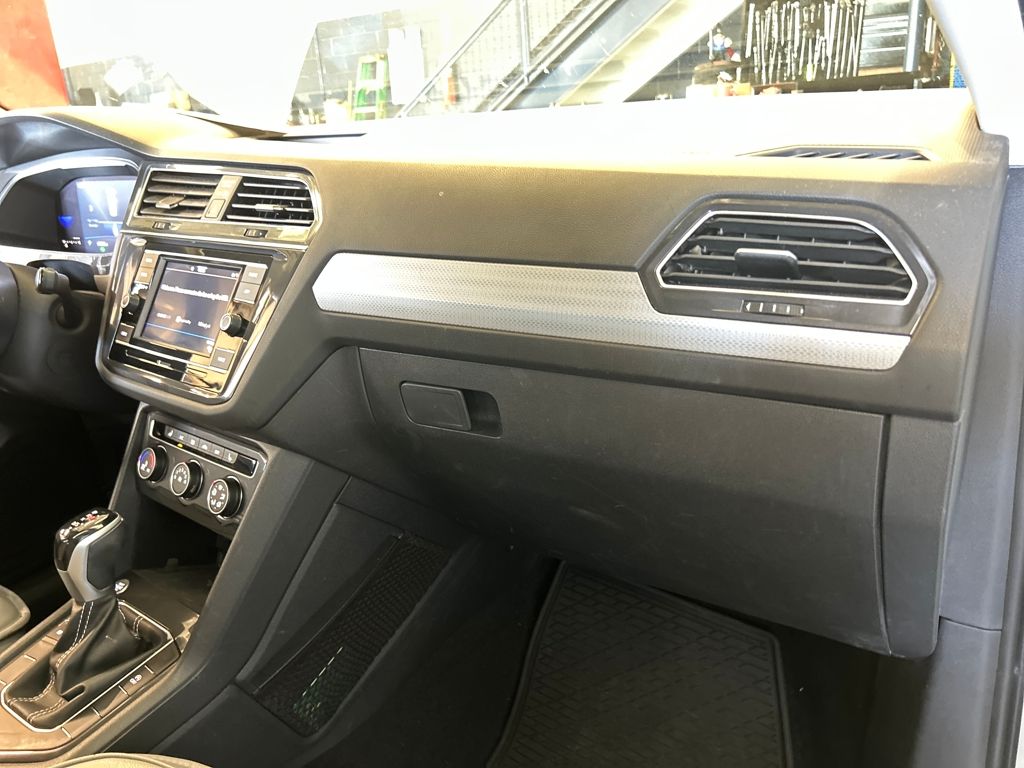 2022 Volkswagen Tiguan S photo 11