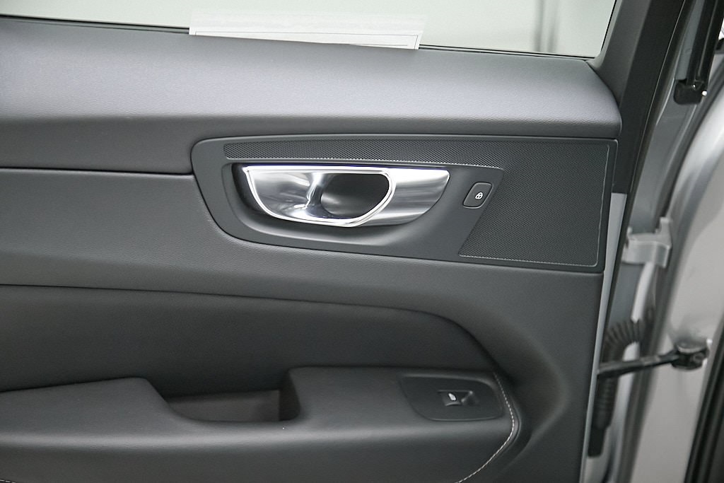 2023 VOLVO XC60 - Image 18