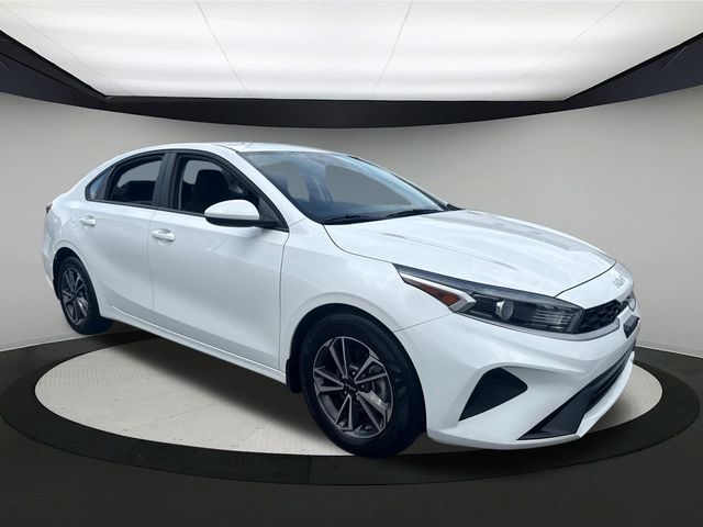 2023 Kia Forte LXS photo 2