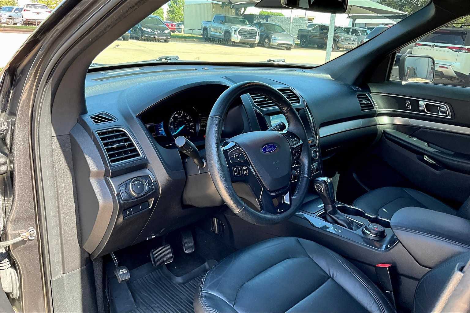 2018 Ford Explorer XLT photo 15