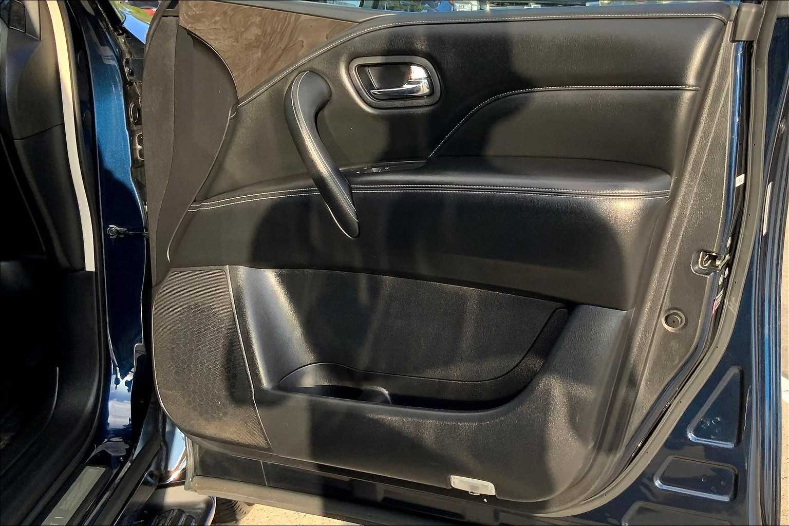 2022 Infiniti QX80 Luxe photo 22