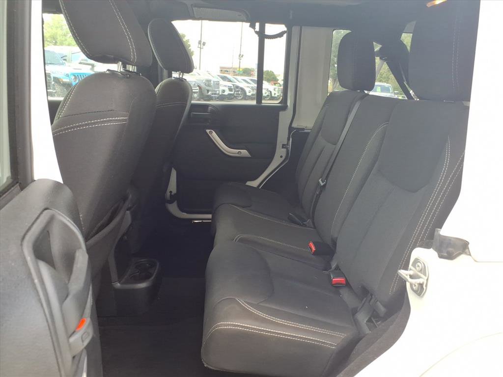 2017 Jeep Wrangler Unlimited Sahara photo 22